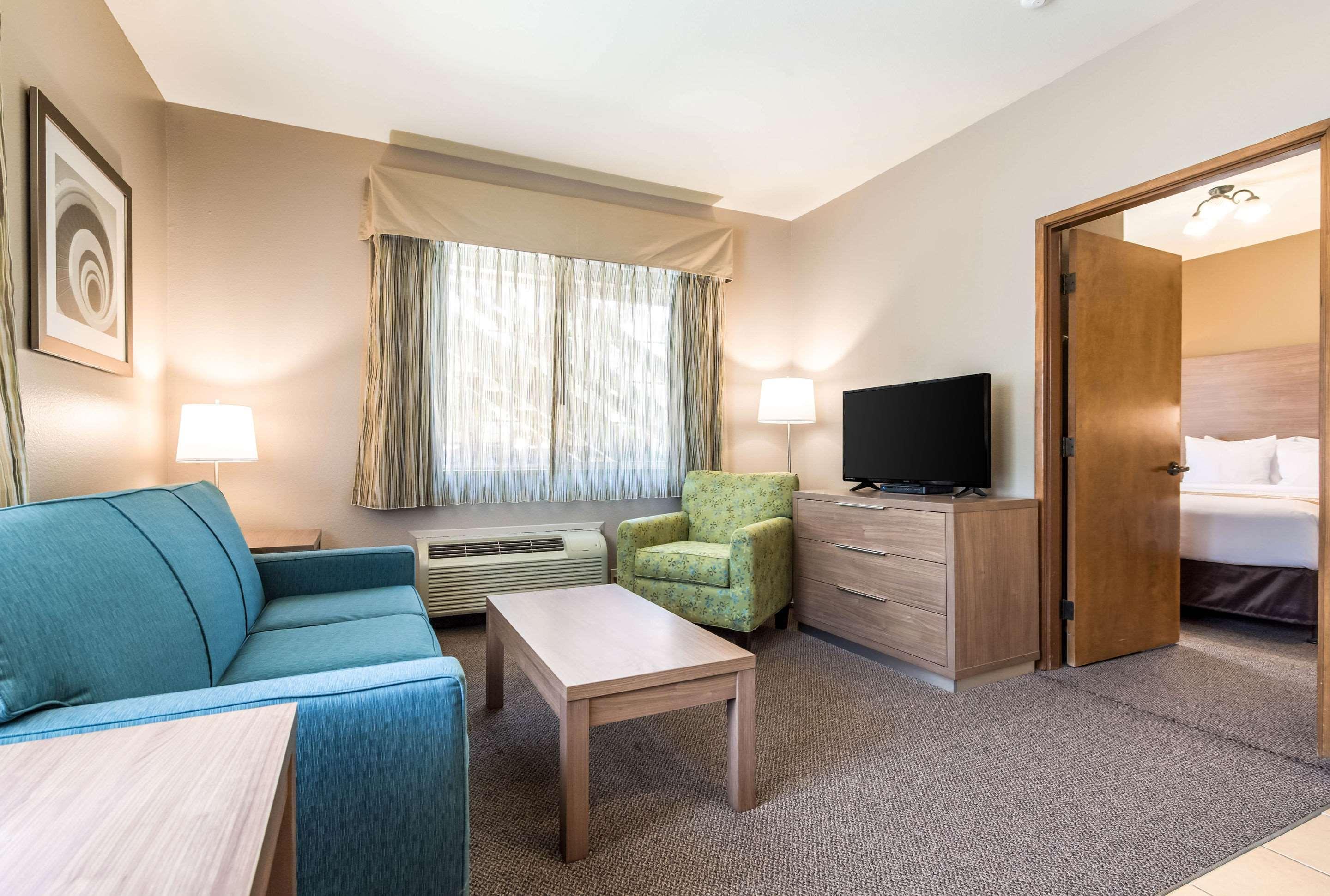 Quality Inn & Suites Bainbridge Island Exterior photo
