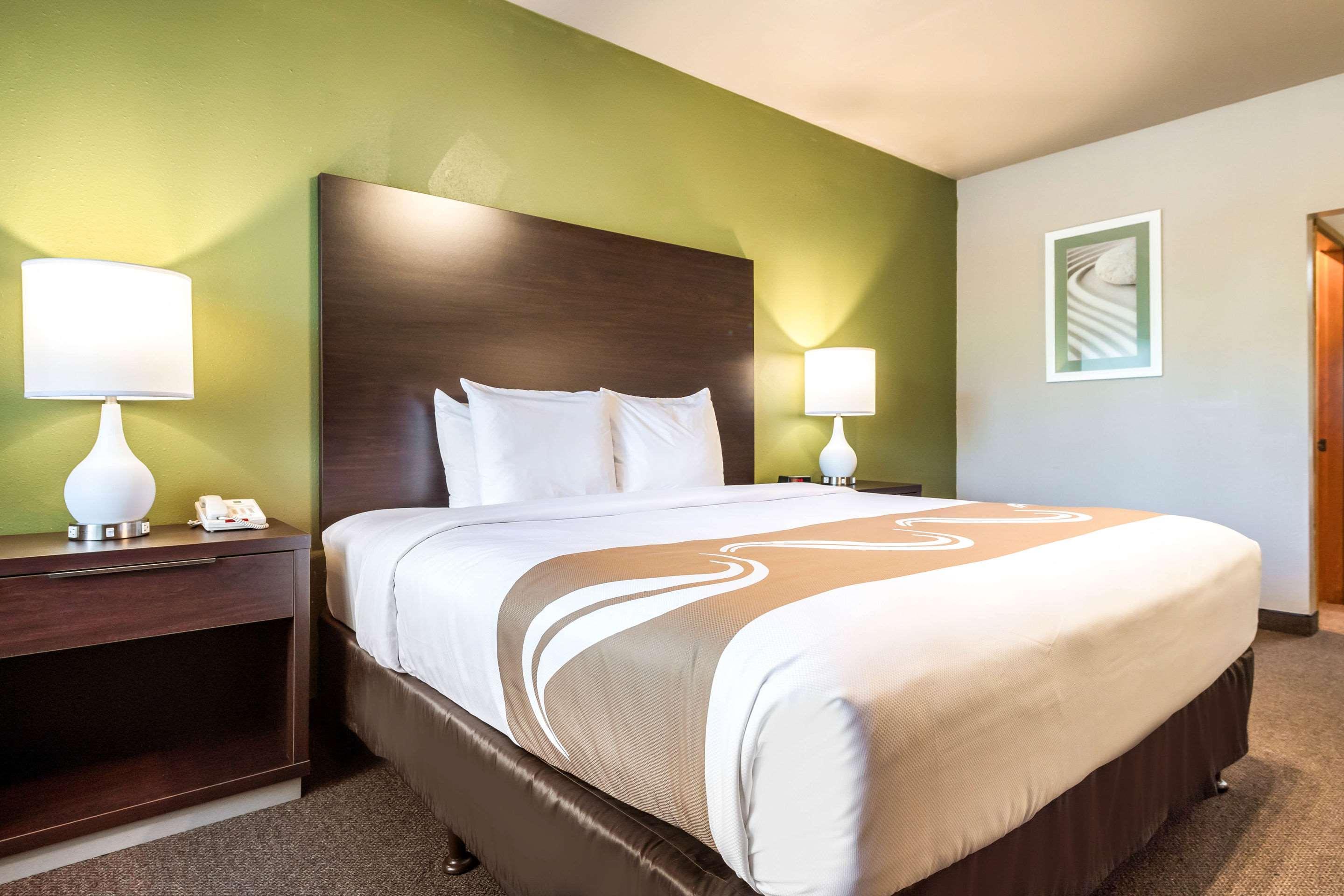 Quality Inn & Suites Bainbridge Island Exterior photo