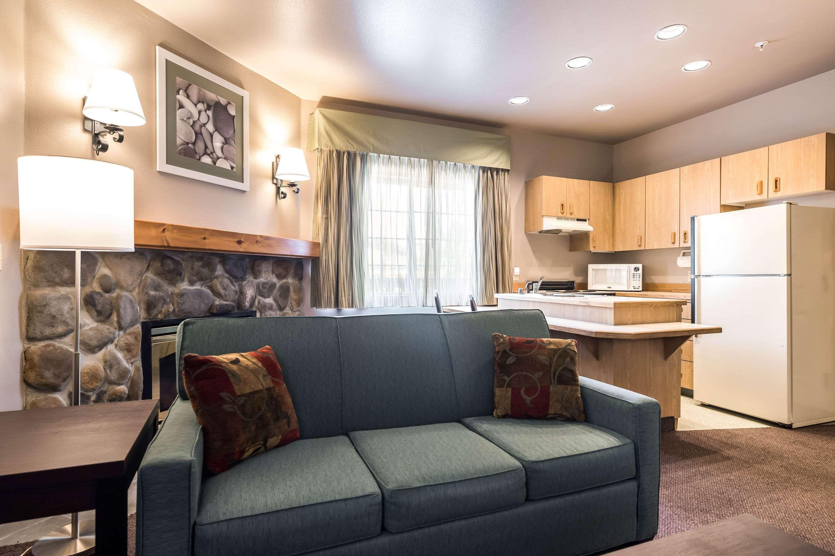 Quality Inn & Suites Bainbridge Island Exterior photo