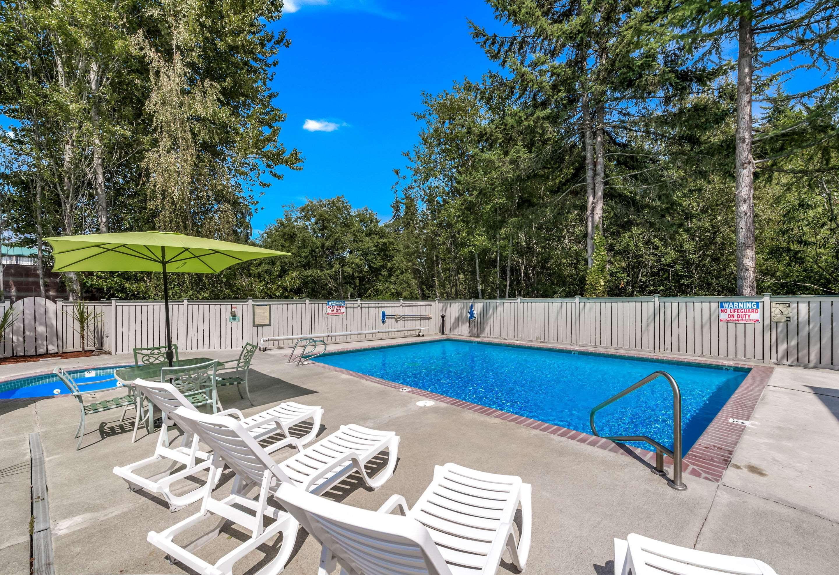 Quality Inn & Suites Bainbridge Island Exterior photo