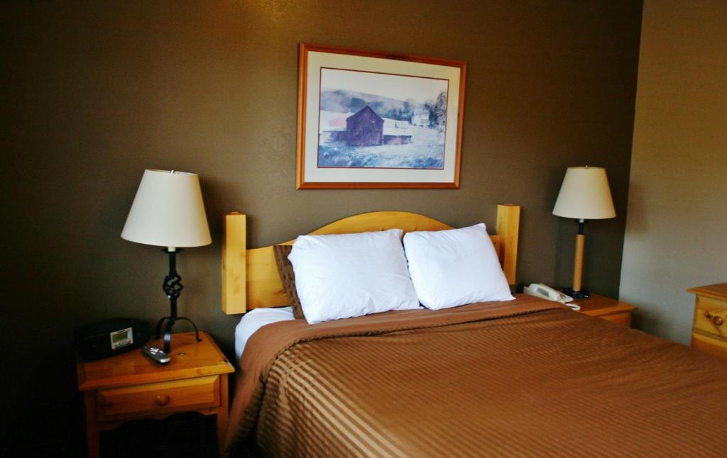 Quality Inn & Suites Bainbridge Island Exterior photo