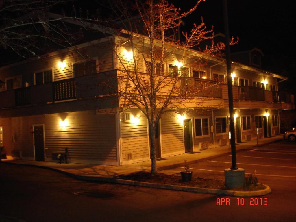 Quality Inn & Suites Bainbridge Island Exterior photo