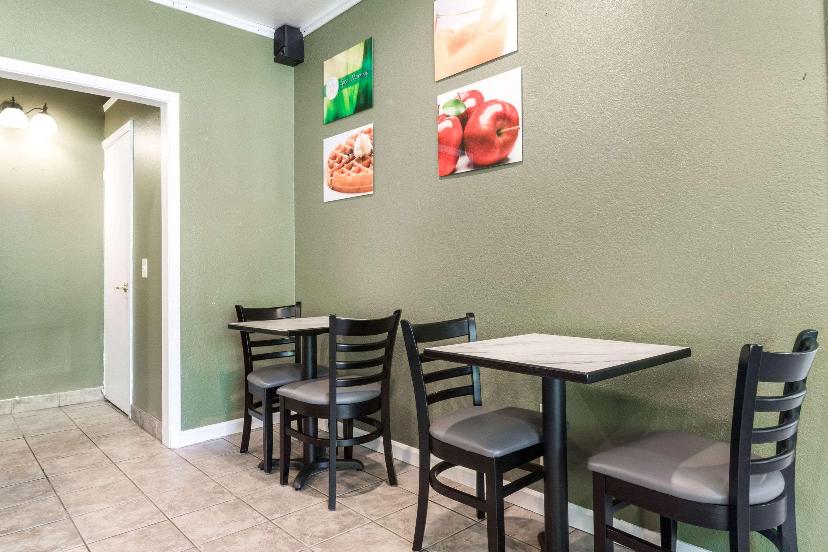Quality Inn & Suites Bainbridge Island Exterior photo